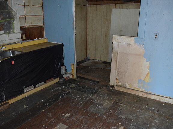 5th image of 904 Arlington Ave