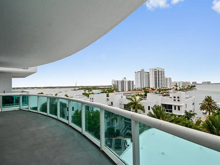 7900 Harbor Island Dr #601 — Photo 3