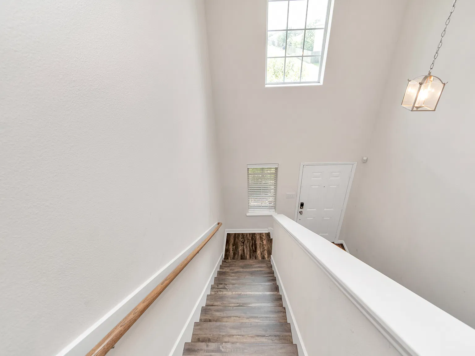 3 bed, 2.5 bath, 1776 sqft, $4,000 — Photo 2
