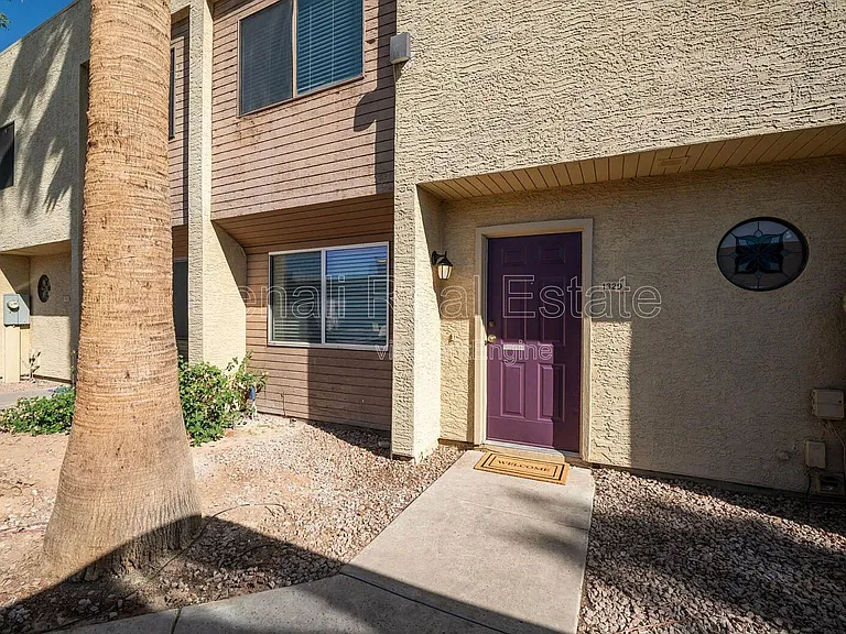 1329 S Mitchell Dr — Photo 1