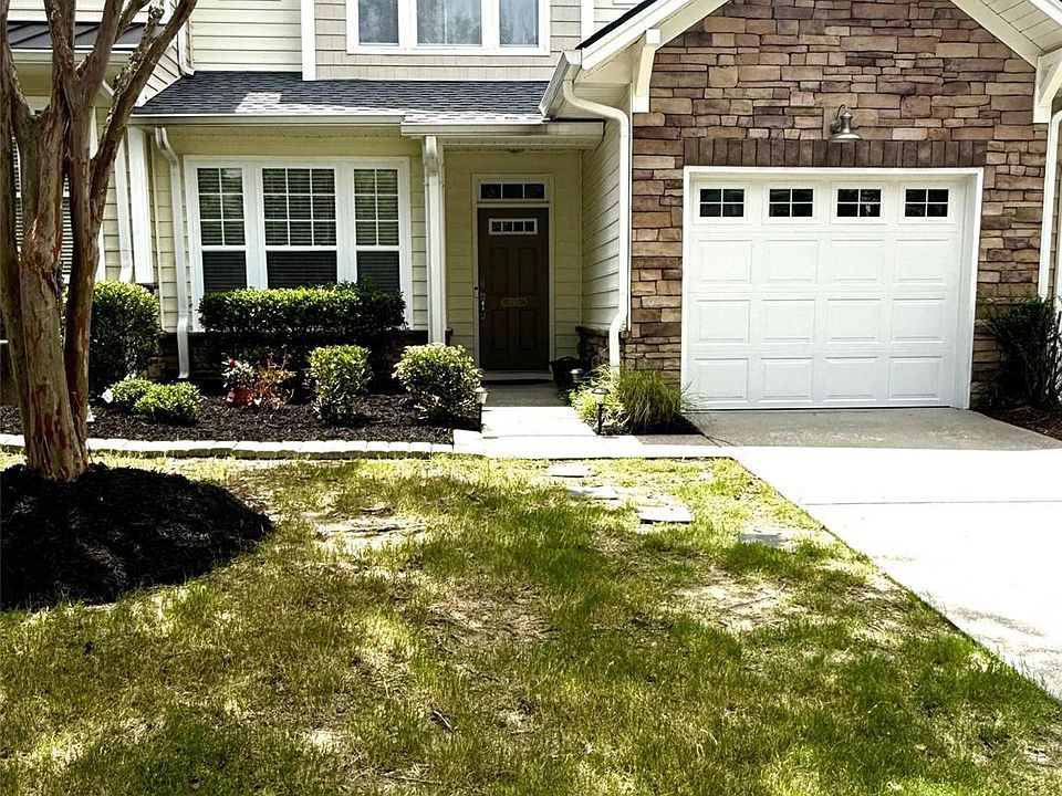 1st image of 555 Pine Links Dr