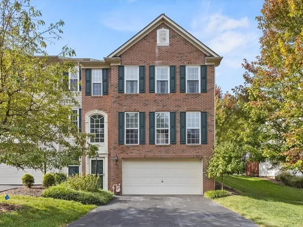 630 Village Green Blvd E, Mars, PA 16046