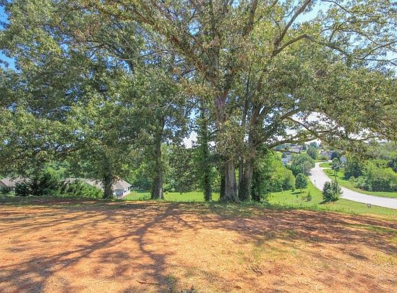 3rd image of 432 Woodgate Dr