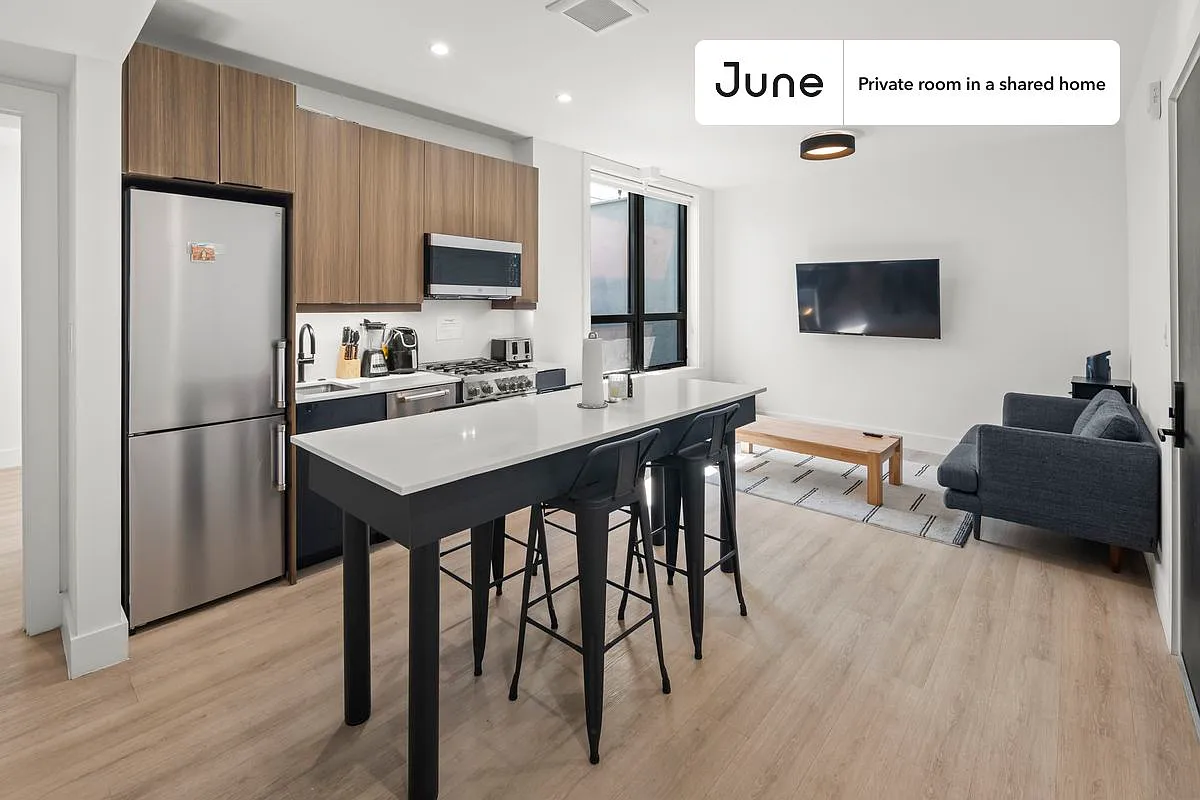 Full bedroom in 3 bed/2 bath home in Dupont Circle #1915 C — Photo 3