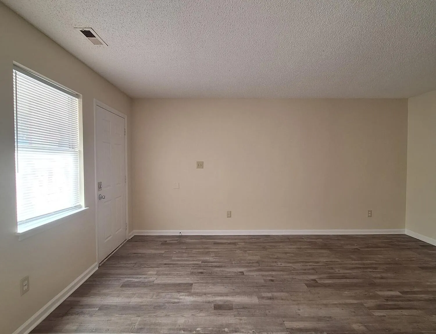 2 bed, 1.0 bath, $850 — Photo 2