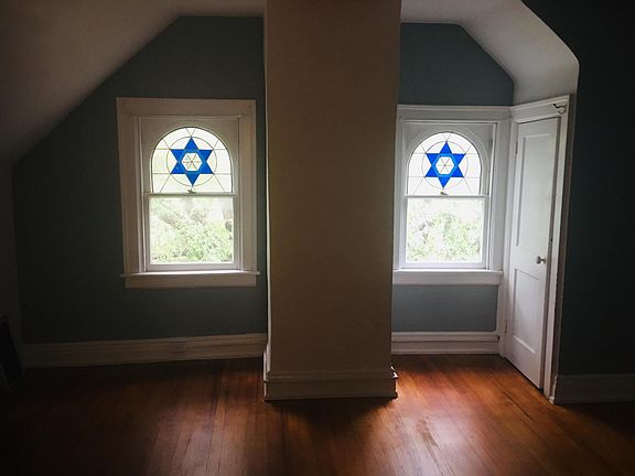 3rd image of 407 Norwood Ave APT 3