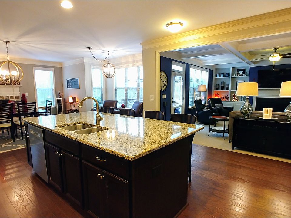 Fabulous open kitchen!