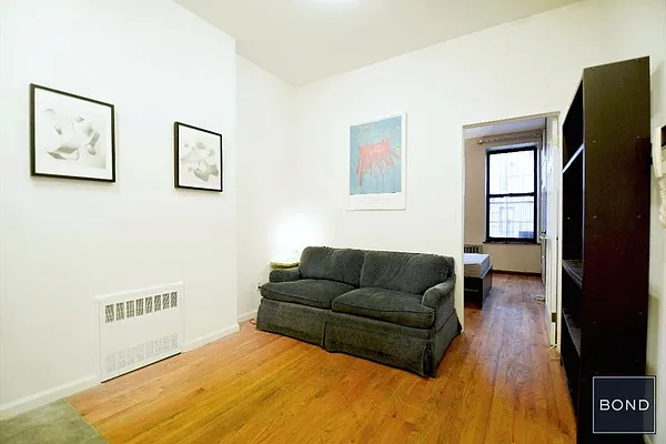 Rented by Bond New York | media 25