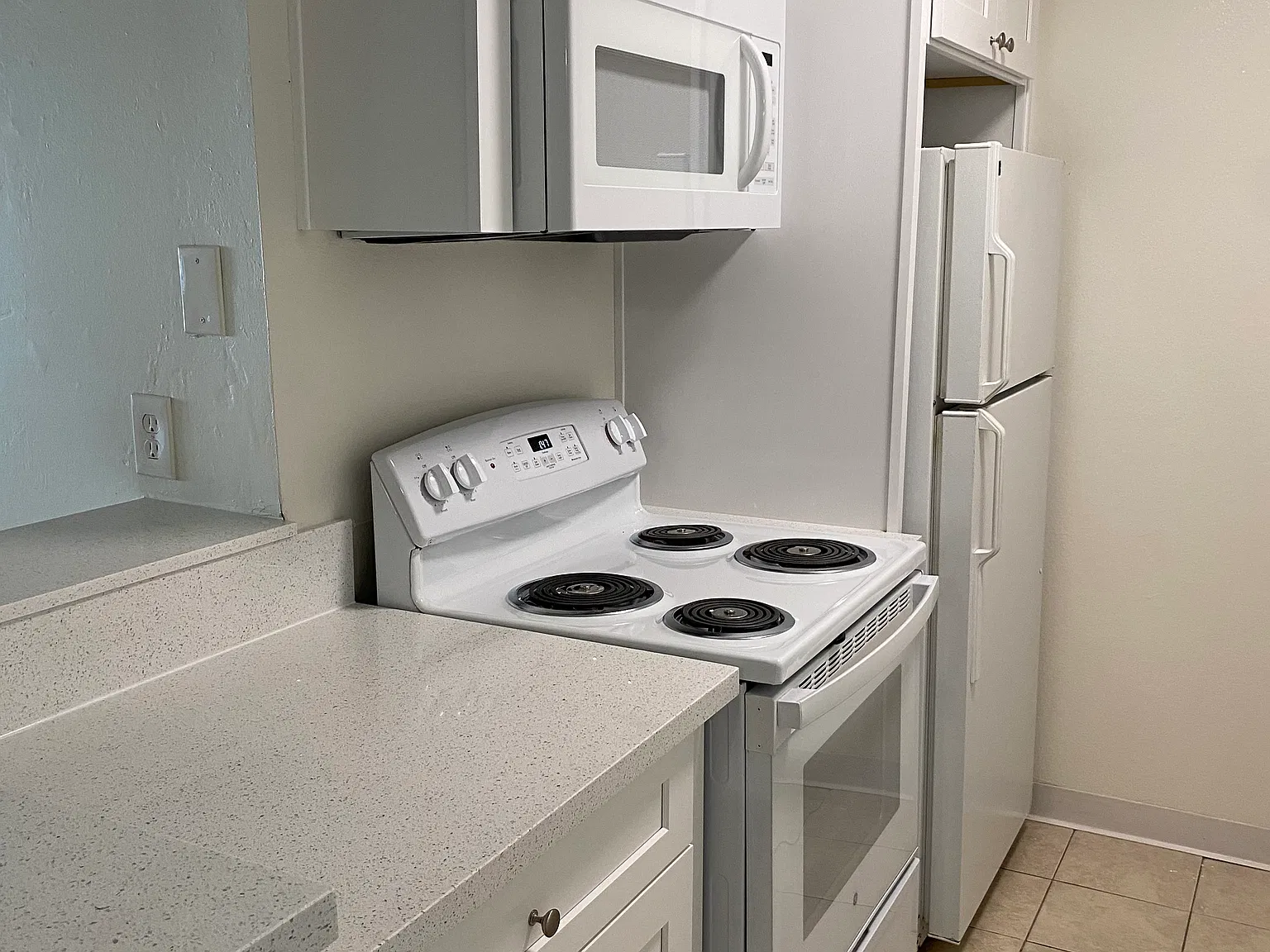 2 bed, 972 sqft, $3,200 — Photo 2