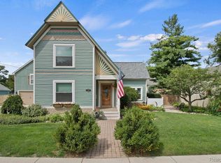 208 W Rockwell St, Fenton, MI 48430