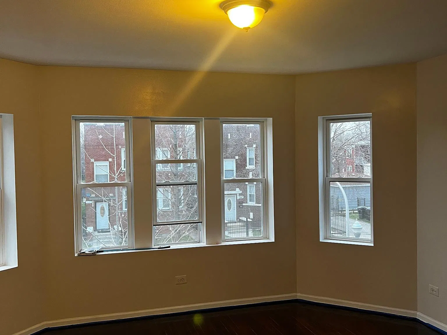 3 bed, 1000 sqft, $1,850 — Photo 2