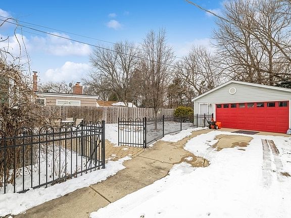 4th image of 894 N Golf Cul De Sac St
