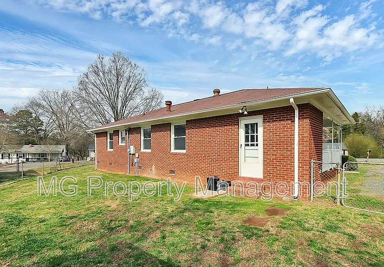 243 Eden Cir — Photo 29