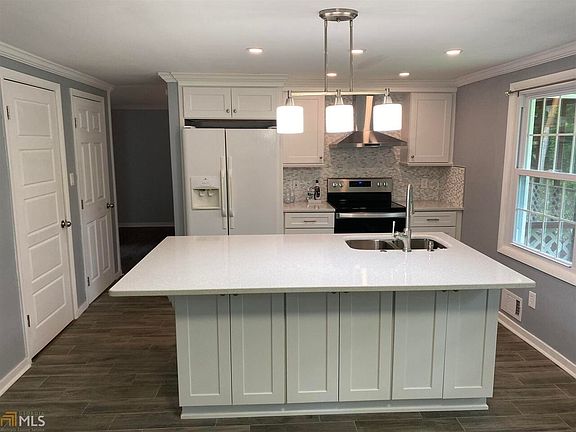 3rd image of 118 Kings Ridge Dr