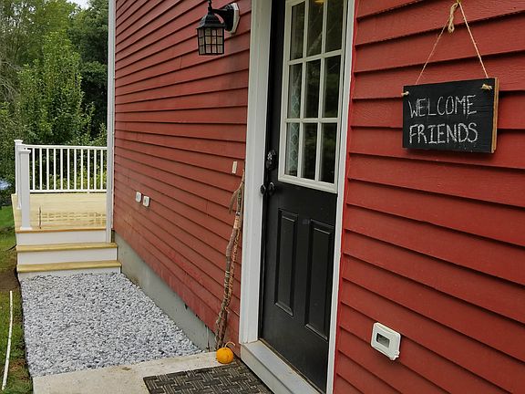 Side entrance and deck