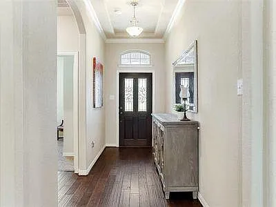 1816 Woodlawn Trl — Photo 3