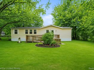 5758 Maunee Dr, Howell, MI