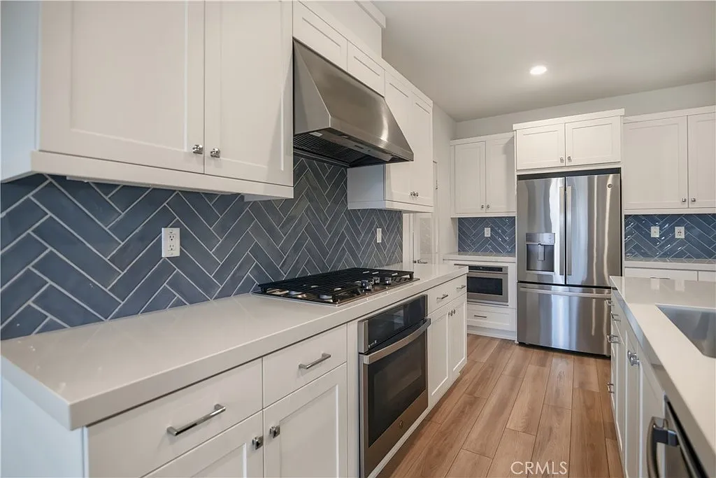 3 bed, 2.5 bath, 1637 sqft, $3,600 — Photo 4
