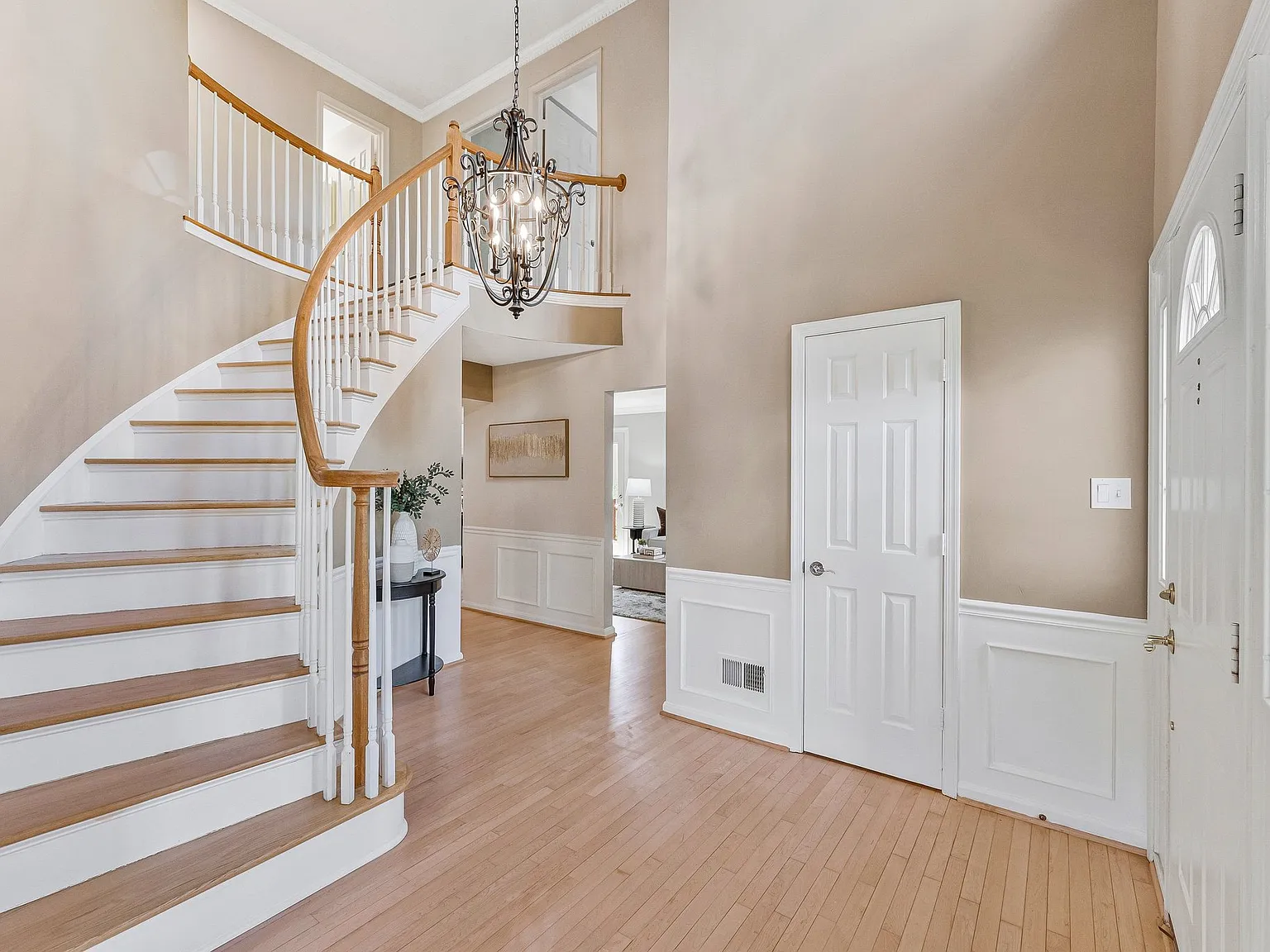 4 bed, 3.5 bath, 2752 sqft, $4,800 — Photo 2