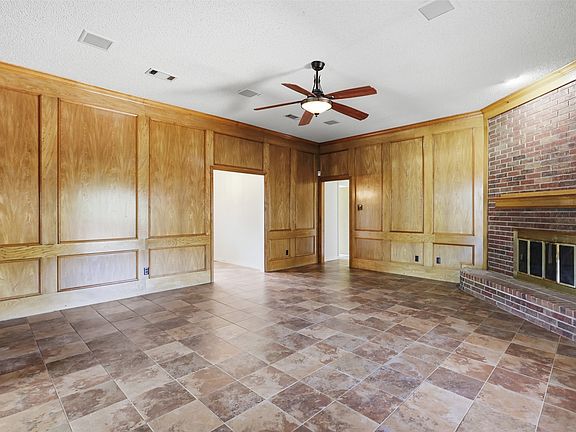 4th image of 2110 Meadowview Ct