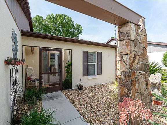 2nd image of 537 Foxwood Blvd #537