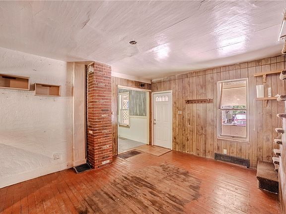 4th image of 151 Mazza St