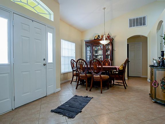 3rd image of 1614 SE Chello Ln