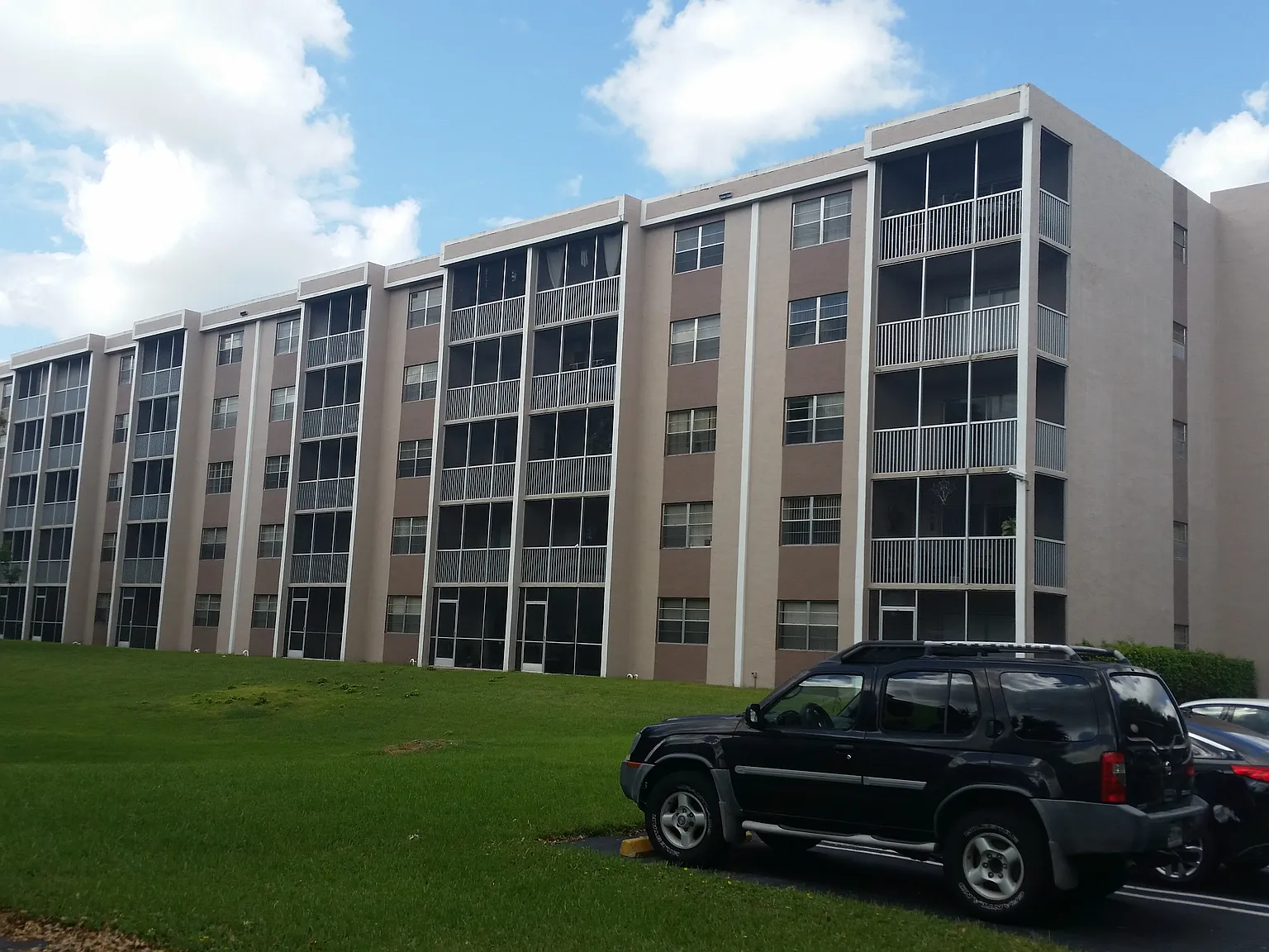 Sherwood Square Apartments — Photo 3
