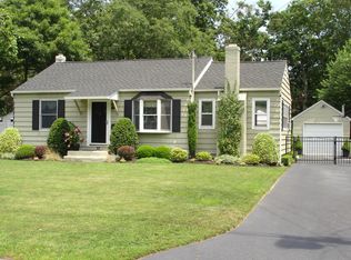 97 Country Club Rd, Bellport, NY 11713