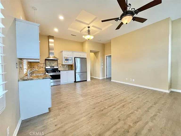 54 Scarlet Bloom — Photo 11