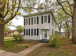 158 N Wacouta Ave, Prairie Du Chien, WI 53821