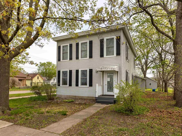 158 N Wacouta Ave, Prairie Du Chien, WI 53821