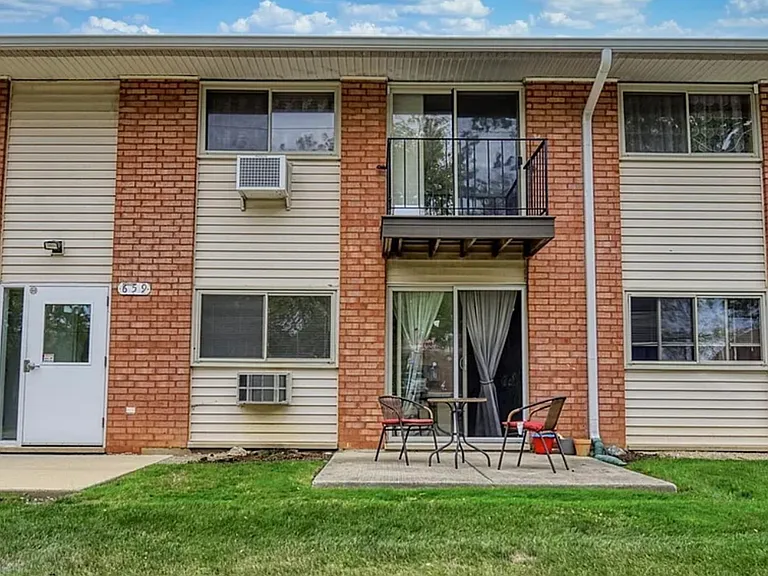659 E Fullerton Ave — Photo 9