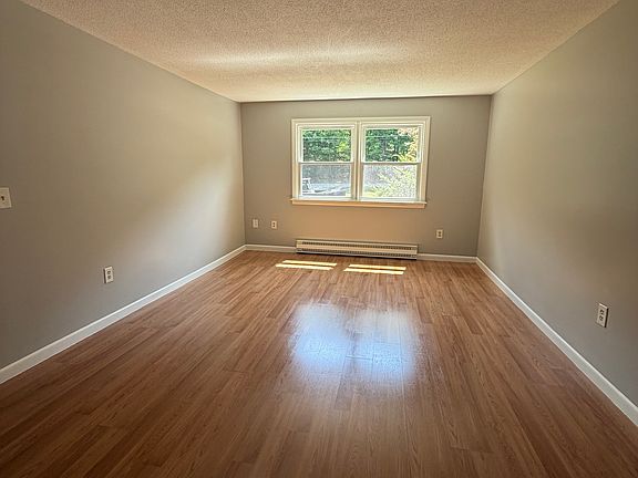 3rd image of 61 Appleton Rd