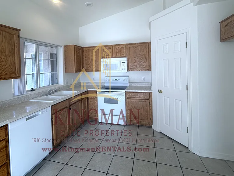 1748 Club Ave — Photo 5