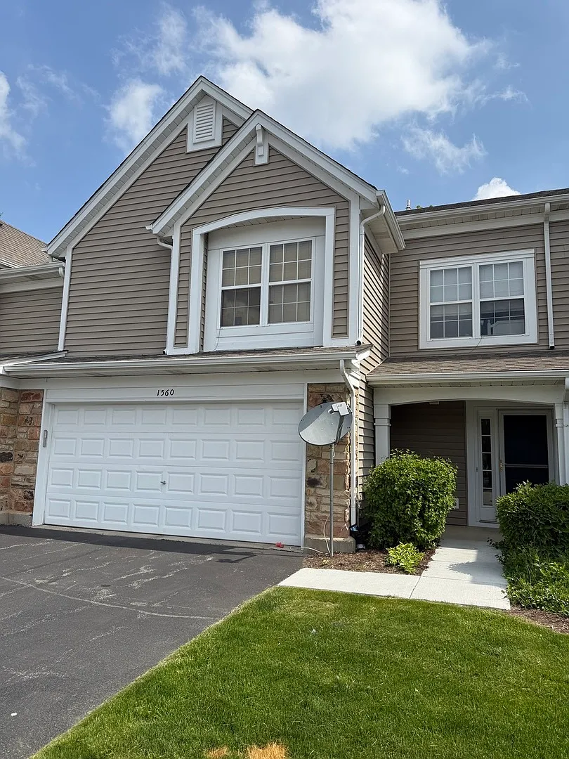 3 bed, 2.5 bath, 1700 sqft, $3,000 — Photo 1