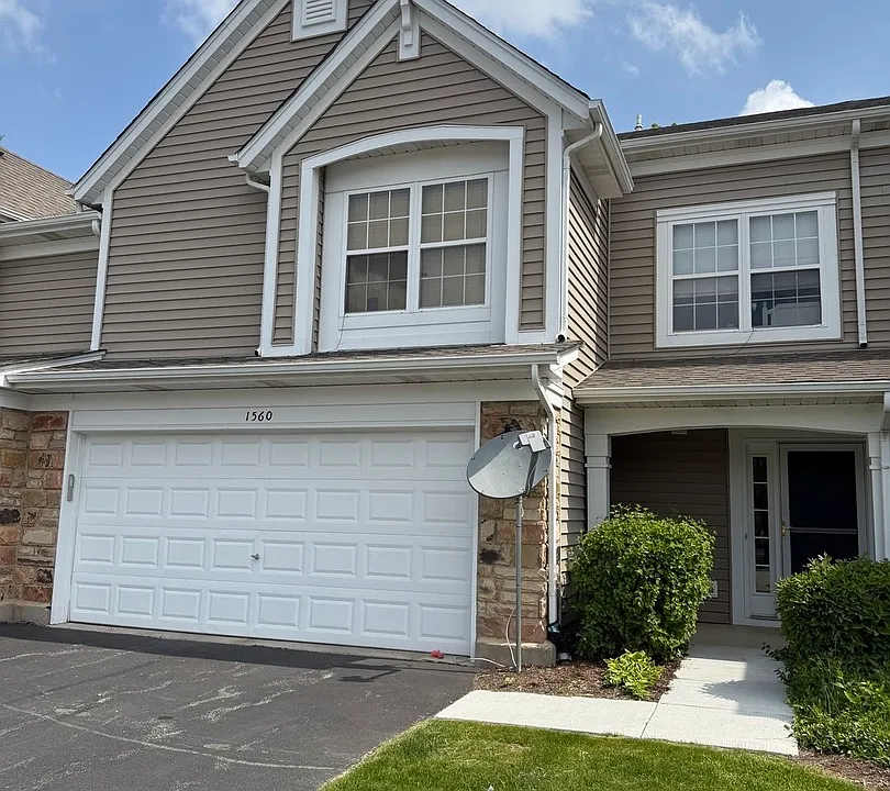 1560 E Chivalry Ct