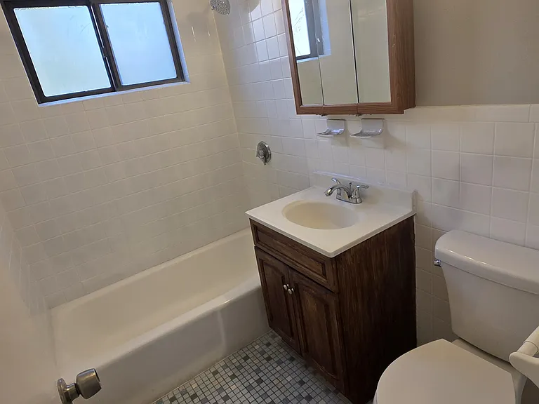25 Hamilton Ave #18 — Photo 8
