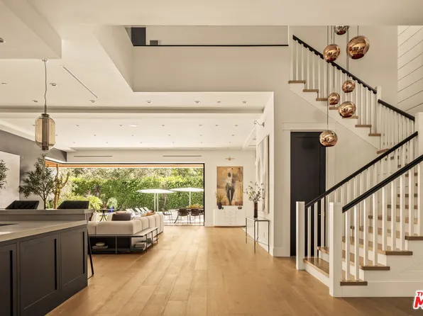 16144 High Valley Pl, Encino, CA 91436