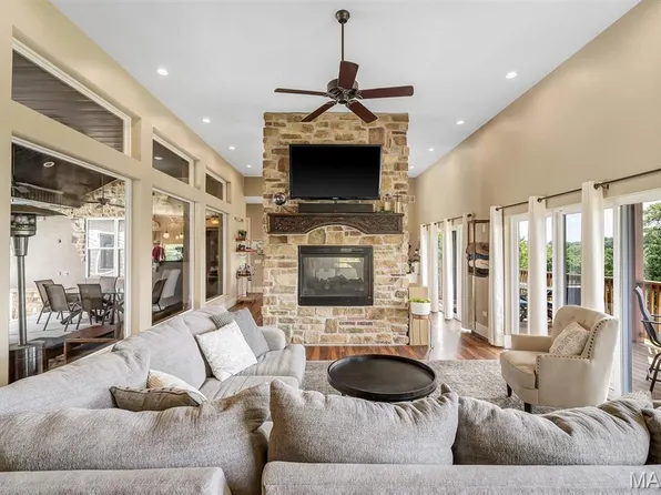 917 Wellington Rdg, Festus, MO 63028