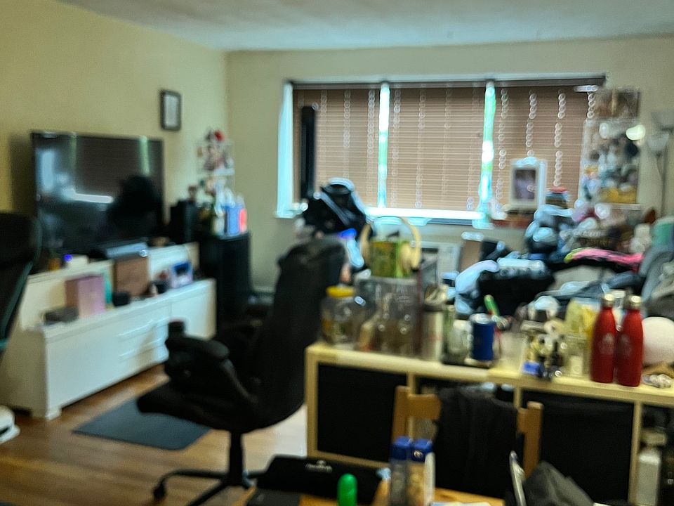 1st image of 19 Radcliffe Rd #200