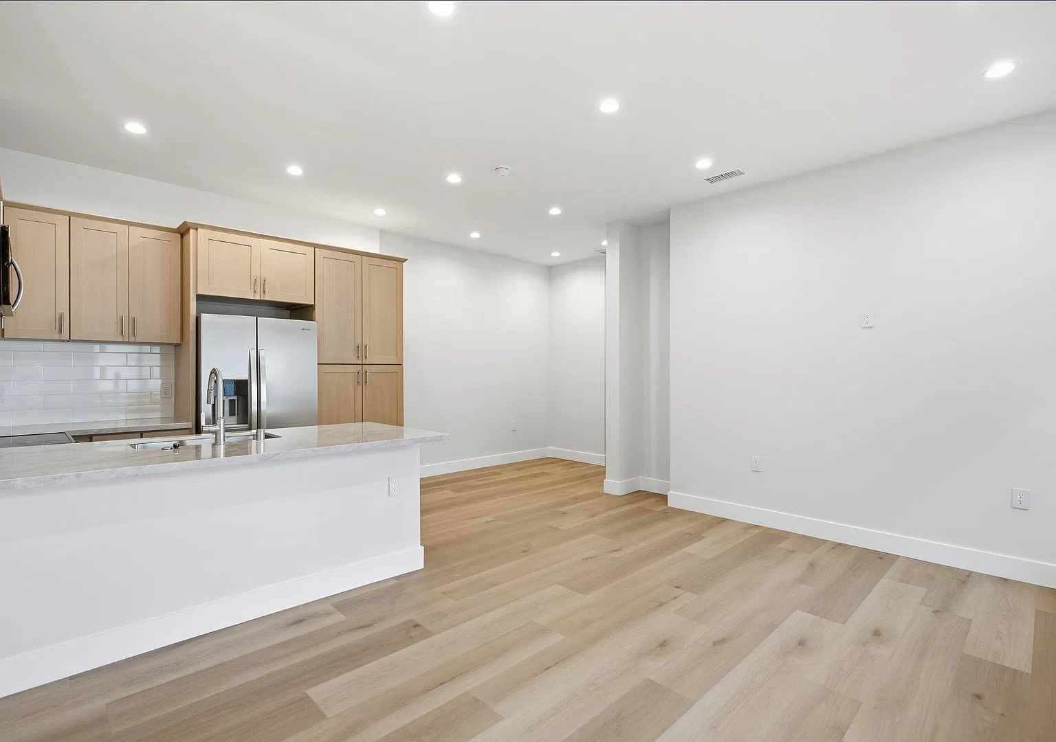 14007 Moorpark Street — Photo 2