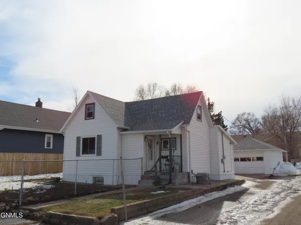 105 9th Ave NW, Mandan, ND 58554