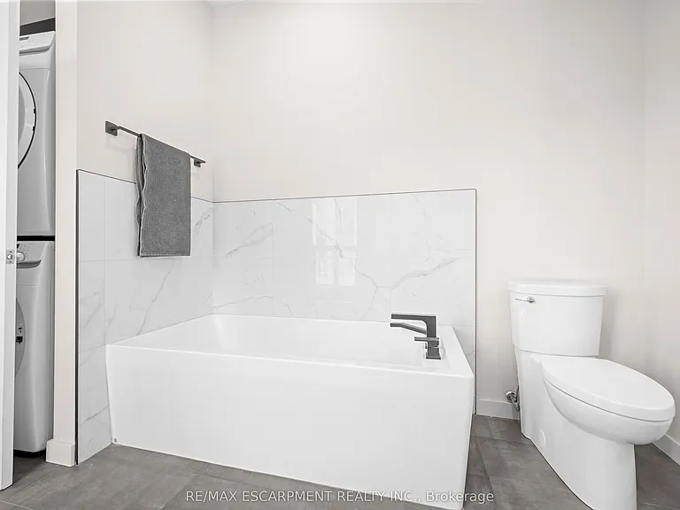 66 Bay St S #614 — Photo 31