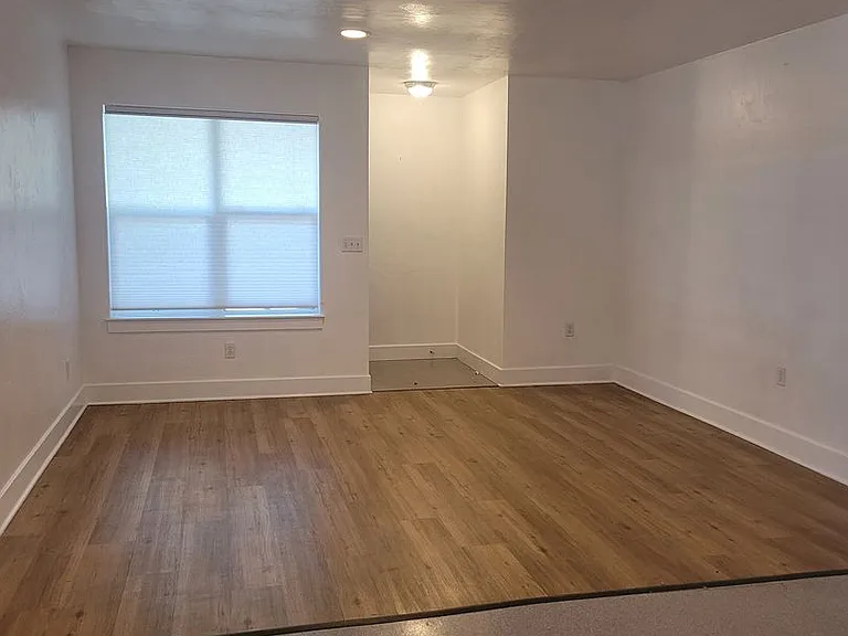 1512 Lincoln St — Photo 4
