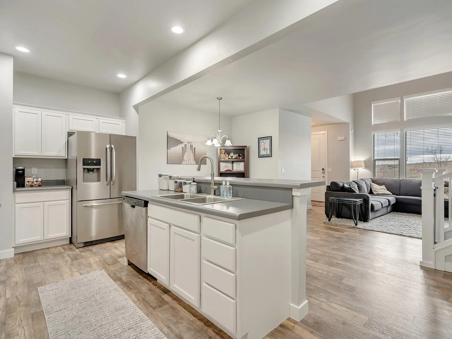 2 bed, 2.5 bath, 2250 sqft, $2,200 — Photo 4