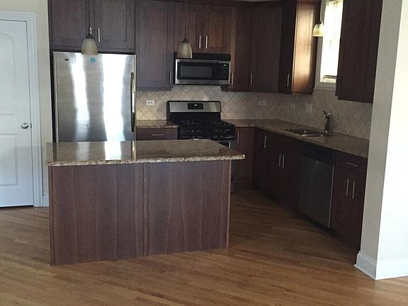 4th image of 2324 N Southport Ave APT 1J