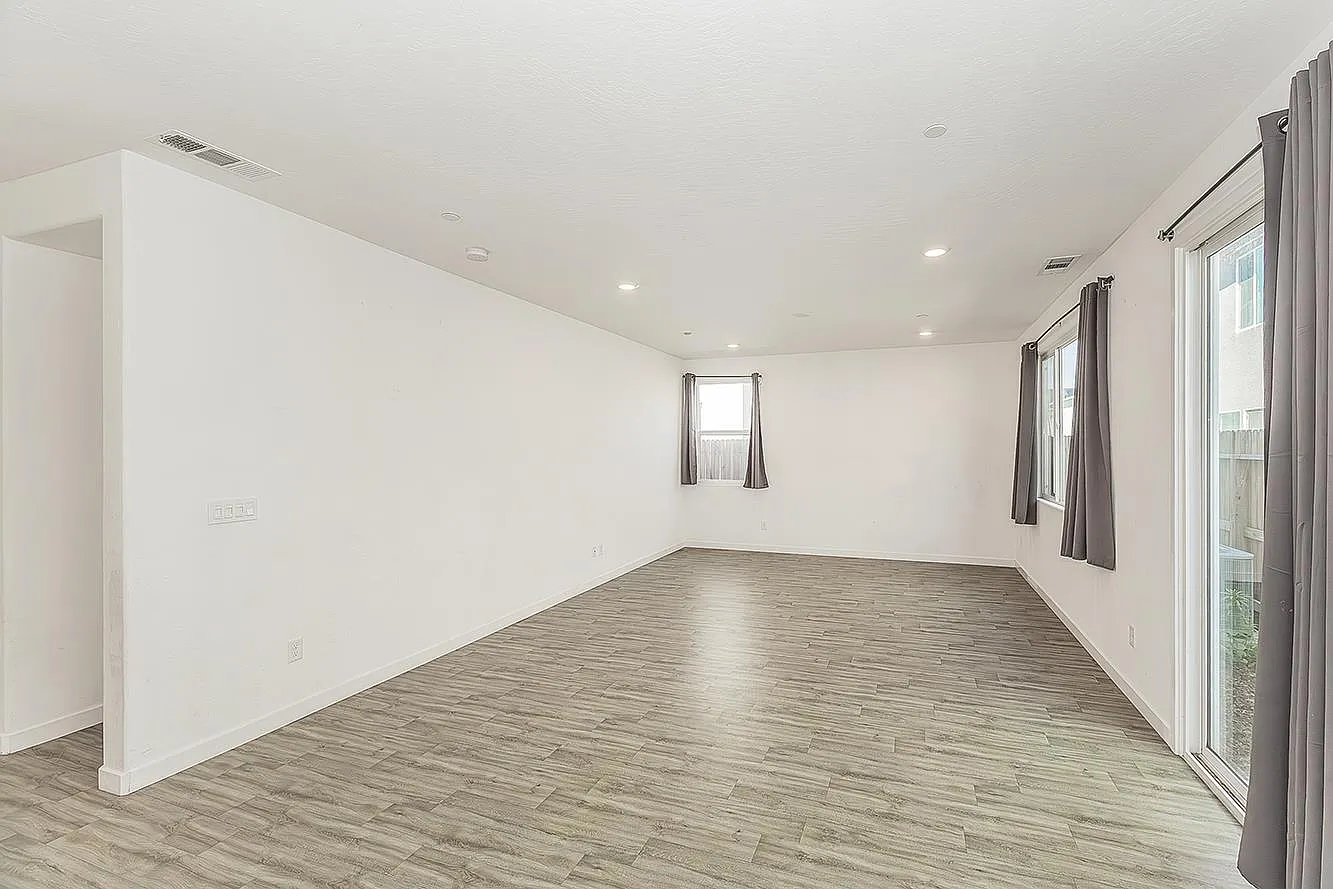5 bed, 3403 sqft, $3,500 — Photo 3