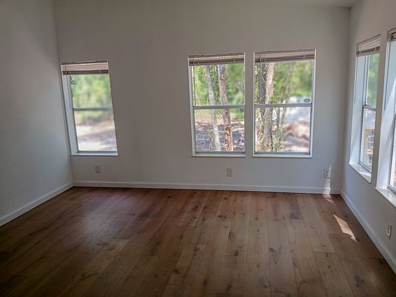 5th image of 219 SW Churchill Way