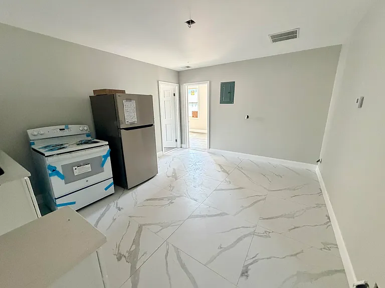 341 Grosvenor Ave #3 — Photo 20
